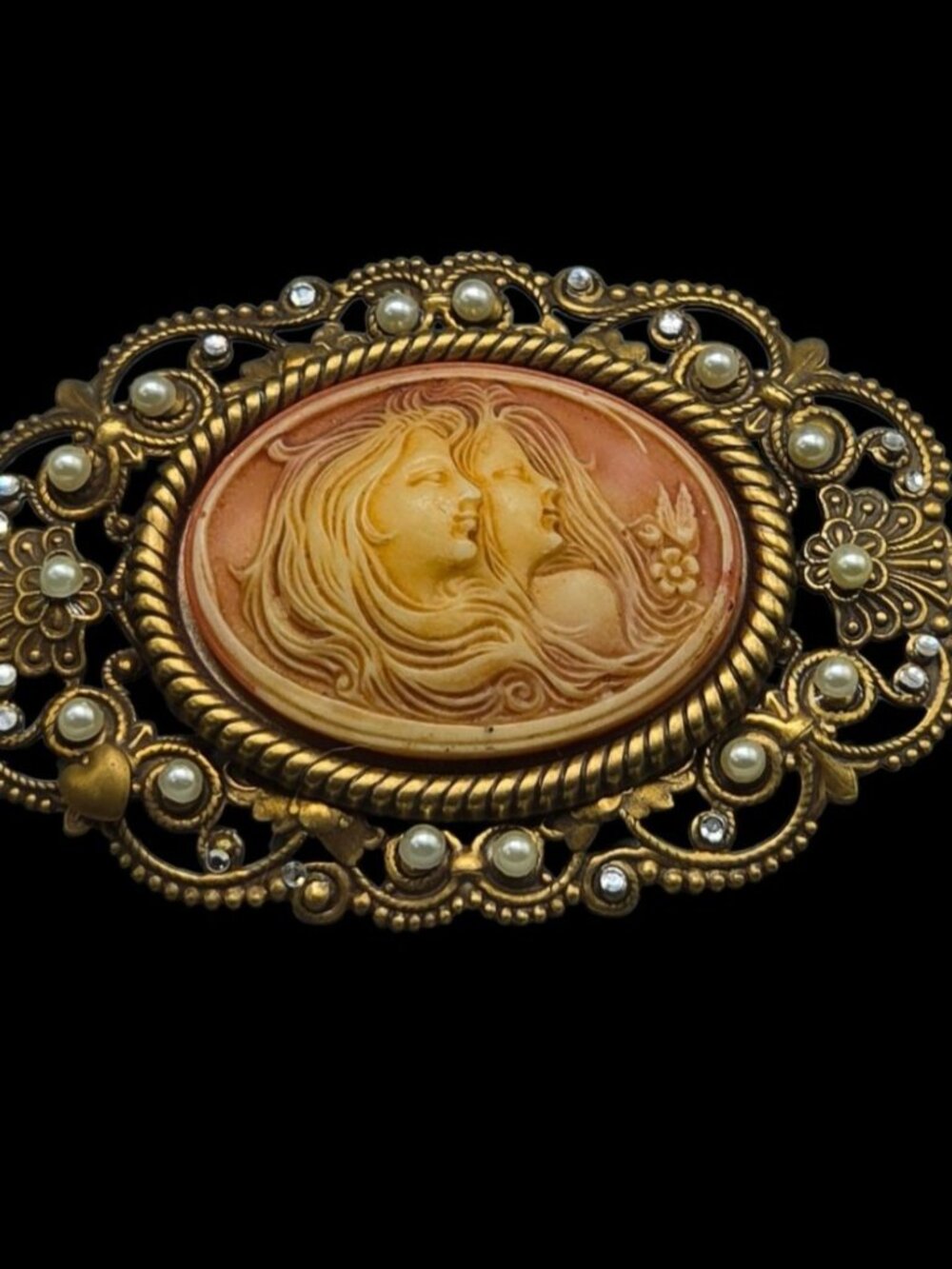 VTG Hidden Heart Two Sisters Cameo Brooch Filigree Faux Pearls Rhinestones - Picture 2 of 12